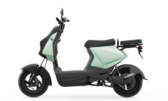 VinFast Amio - xe máy điện "hai yên, có bàn đạp" cho lứa tuổi học sinh